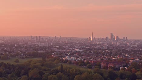 Dron-Con-Puesta-De-Sol-En-Londres,-The-Shard,-London-Eye,-Peckham-Rye