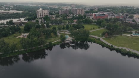 Luftaufnahme-Des-Jacques-Cartier-Parks-Am-Magog-River-In-Sherbrooke,-Quebec,-Kanada