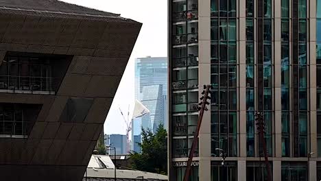 Showing-the-City-of-London-from-within-Canada-Water,-London