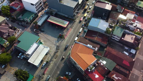 Luftaufnahme-Des-Verkehrs-Auf-Der-Straße-Von-Manila-Auf-Den-Sonnigen-Philippinen