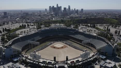 Drohnenschuss-Rückwärts-über-Dem-Los-Angeles-Dodger-Stadium-In-Amerika