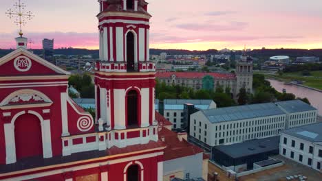 Stunning-sunset-Old-cathedral-in-Vilnius-city-center,-Lithuania-at