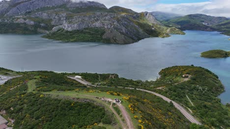 Embalse-De-Riaño-Norte-De-España-Provincia-De-León,-Drone,-Antena