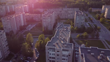 Sowjetisches-Geplantes-Wohnviertel-Fabijoniskes-In-Vilnius,-Litauen,-Orbit-Shot