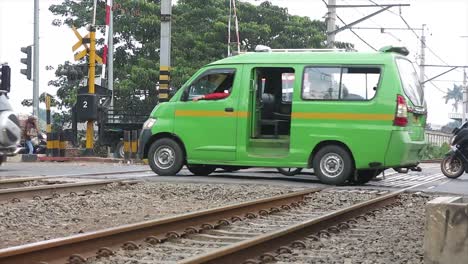 close-up-of-traffic-at-the-railroad-crossing-in-the-middle-of-the-road