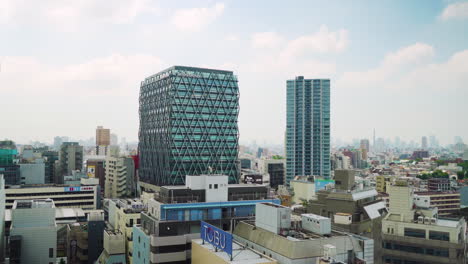 Panoramablick-Auf-Die-Skyline-Von-Tokio-Mit-Einem-Mix-Aus-Gebäuden-Aus-Dem-Stadtteil-Ikebukuro-In-Der-Stadt-Toshima,-Japan