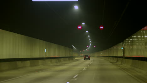 Coche-Pov-Conduciendo-A-Través-De-Un-Largo-Túnel,-Sydney,-Australia