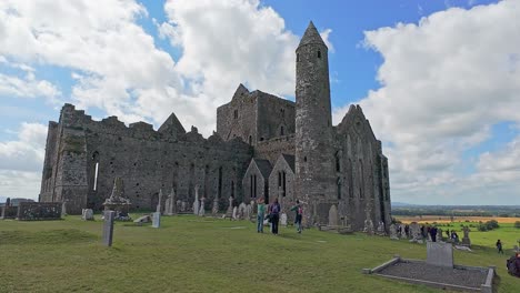 Ireland-epic-Locations-the-impressive-structure-of-The-rock-of-Cashel-Tipperary-Ireland-on-a-summer-morning-a-must-for-tourists