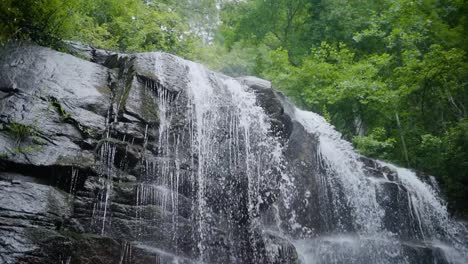 Appalachen-Wasserfall-Im-Sommer