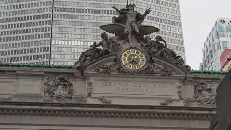 Grand-Central-Terminal-Building-Clock-Facade,-New-York-City