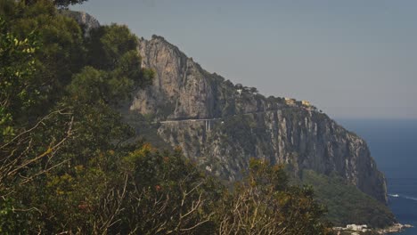 Road-on-a-hill-near-the-sea-in-Capri,-Italy