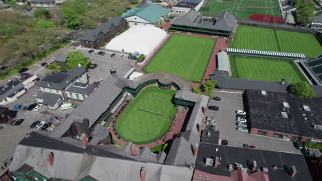 Vista-Panorámica-Aérea-Del-Salón-De-La-Fama-Del-Tenis-En-Newport,-Rhode-Island