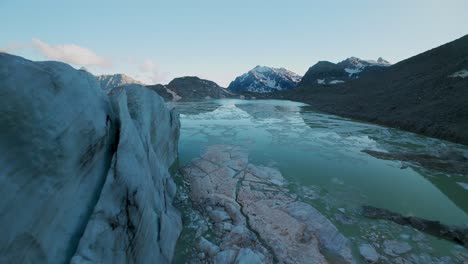 Imágenes-De-Drones-FPV-Del-Glaciar-Felaria-En-Valmalenco,-Alpes