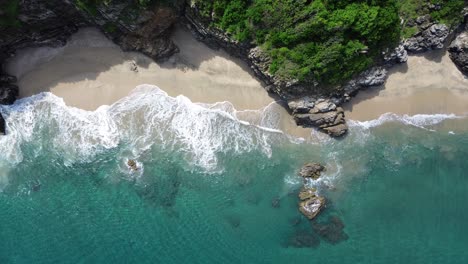 waves-dance-on-the-Riviera-Nayarit-beach