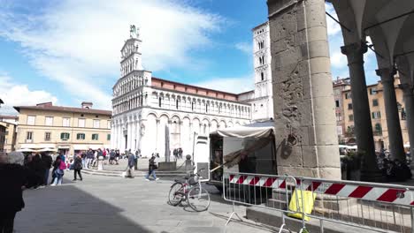 Lucca-Italy-Roman-Catholic-church-cathedral-main-city-square-day-time