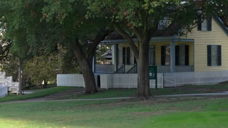 San-Felipe-Cottage-in-Sam-Houston-Park-in-Houston,-TX