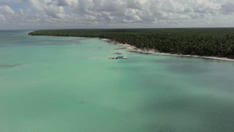 Vista-Aérea-De-La-Isla-Saona-En-República-Dominicana-Desde-Un-Dron