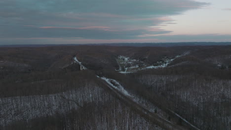 Vista-Aérea-Panorámica-Del-Puente-Natchez-Trace-Parkway,-Franklin,-Tennessee,-Al-Anochecer-En-Invierno