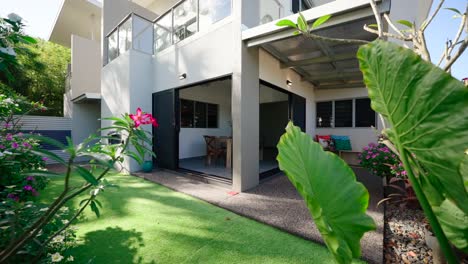 Small-modern-townhouse-exterior-with-garden-and-walkway,-showcasing-contemporary-Australian-architecture