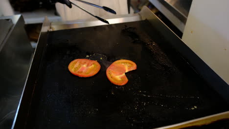 Fresh-and-Juicy:-Grilling-Tomatoes-for-a-Flavorful-Burger