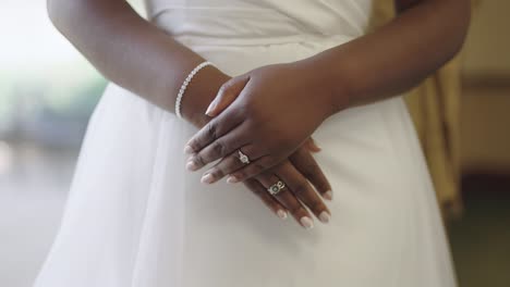 Bride-Wearing-Jewelry-Crosses-Hands-at-her-Waist