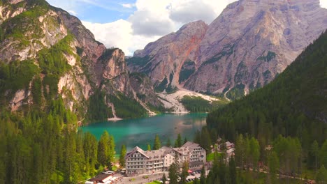 Lake-Braies,-nestled-in-the-Dolomites,-is-renowned-for-its-turquoise-waters-and-stunning-mountain-backdrop,-making-it-a-perfect-spot-for-photography-and-outdoor-adventures