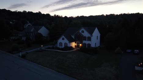 Single-Family-house-with-driveway-in-suburb-of-large-american-town-at-dusk