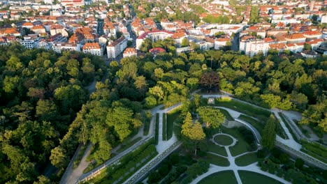 4K-Aerial-Drone-Video-of-the-Beautiful-Felsenbrunnen-Garden-in-Würzburg,-Germany