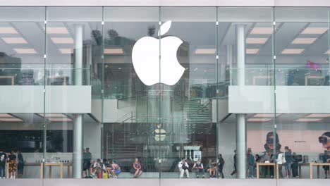 An-establishing-shot-of-customers-shopping-at-the-Apple-Store,-the-American-tech-company,-in-Hong-Kong