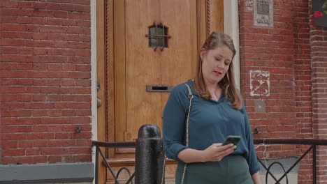 Young-woman-in-front-of-woman-being-called-on-her-cellphone-and-ignoring-the-call