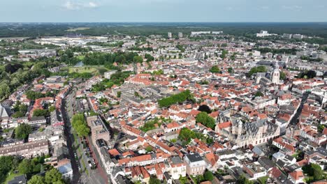 Luftbild-Drohnenvideo-Von-Bergen-Op-Zoom,-Blick-Auf-Die-Stadt