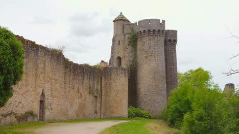 Schloss-Parthenay---Alte-Befestigte-Burg-In-Parthenay,-Deux-Sevres,-Frankreich