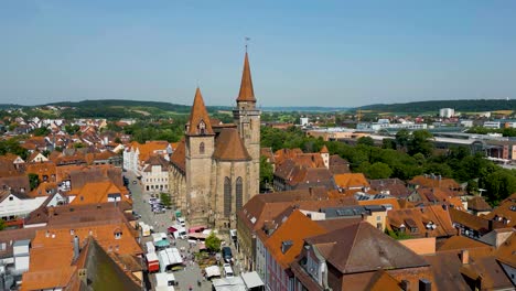 4k-Luftbild-Drohnenvideo-Vom-Bauernmarkt-Im-Innenhof-Der-St