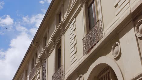 Closeup-shot-of-architecture-details-of-buildings-of-a-leading-town-of-the-"Belle-Époque"-era-in-Aix-les-Bains,-France-during-daytime