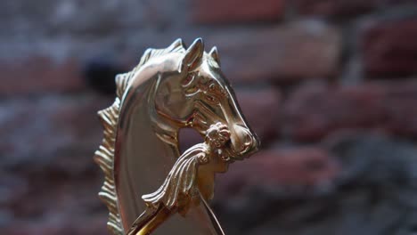 Golden-Horse-Ornament-on-a-Gondola-in-Venice,-Italy---Close-Up