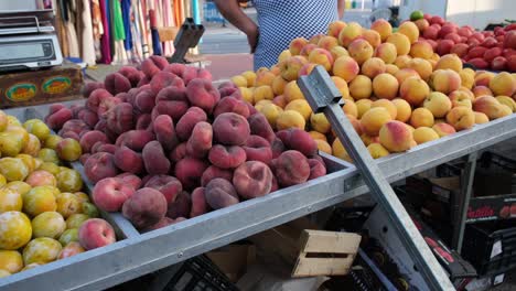 A-vibrant-display-of-colorful-fruits,-including-plums-and-peaches-in-various-shades,-graces-the-stalls-of-the-bustling-Saturday-Market-in-Los-Alcázares