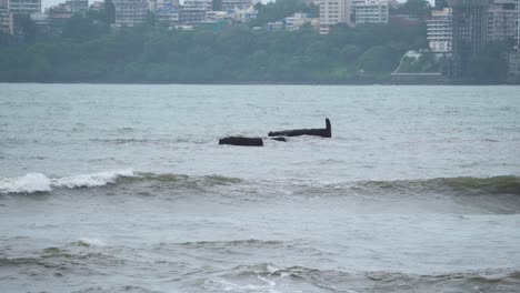 Huge-sea-waves-forming-on-a-cloudy-monsoon-day-in-mumbai-maharashtra-india