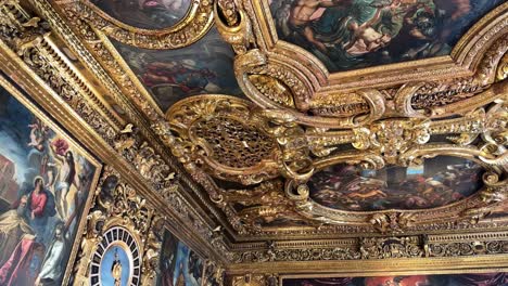 Ornate-ceiling-with-rich-paintings-and-gold-details-in-Doge's-Palace-in-Venice,-Italy