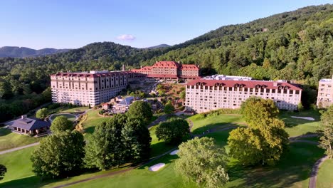 aerial-push-over-the-Grove-Park-Inn-in-Asheville-NC,-North-Carolina