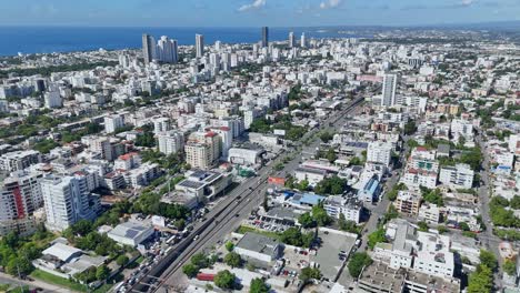 27-de-febrero-Avenue-in-Santo-Domingo,-capital-of-the-Dominican-Republic