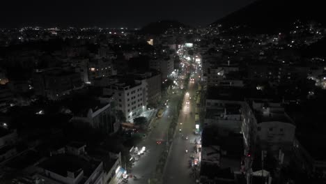 Toma-Nocturna-De-Una-Vista-En-ángulo-Alto-De-Una-Zona-Residencial-Concurrida-En-Vijayawada