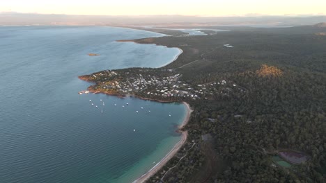 Small-Tasmanian-town-at-Coles-bay-during-sunset-time