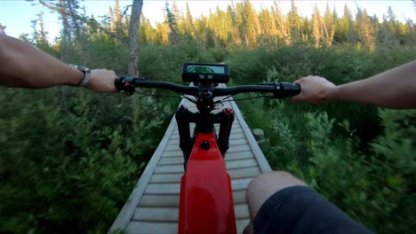 Man-riding-his-ebike-in-the-park