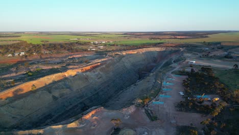 Gold-mine-open-pit-in-rural-agricultural-and-mining-area-of-Western-Australia