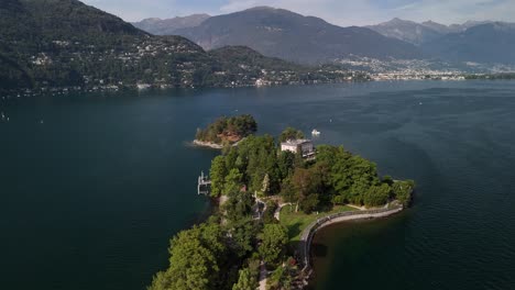 Pan-shot-of-the-second-largest-lake-in-Italy-located-on-the-southern-side-of-the-Alps-on-the-island-of-Brissago