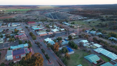 Australian-outback-mining-town-with-open-pit-gold-mine-supporting-economny