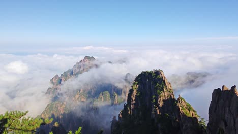 The-beautiful-Mount-Huangshan-Mountain-in-Anhui-Province,-China-is-surrounded-by-clouds-and-mist，High-mountain-clouds-and-mist,-a-fairyland-on-earth