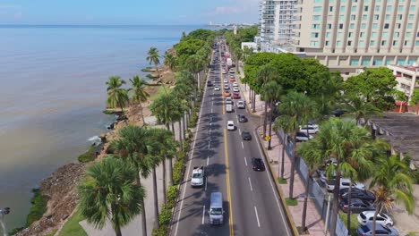 Rush-hour-on-Avenida-George-Washington,-Santo-Domingo-coastline,-Dominican-Republic