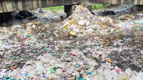 Plastic-waste-pollution-at-landfill-in-Bangladesh,-South-Asia