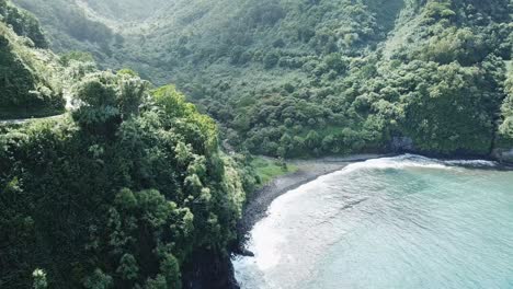 Aerial-overlook-of-beach-on-Road-to-Hana,-Hawaii